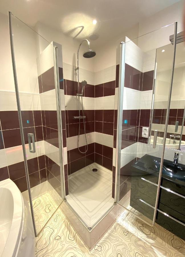 Floydroom'S Pau Chambre Hotes Standing Dans Appartement Partage Proche Chateau מראה חיצוני תמונה